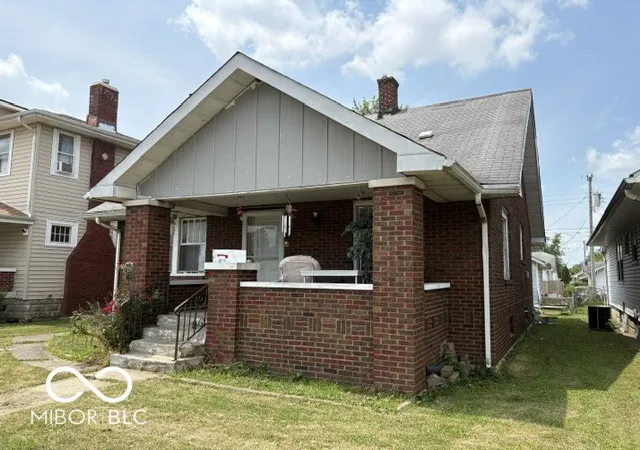 Photo 2 of Single family home for sale at 2317 Jackson St, Anderson, IN 46016 | MLS# 22113895 | Listing updated on 2026-10-02