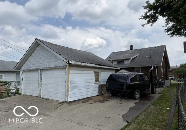 Photo 3 of Single family home for sale at 2317 Jackson St, Anderson, IN 46016 | MLS# 22113895 | Listing updated on 2026-10-02
