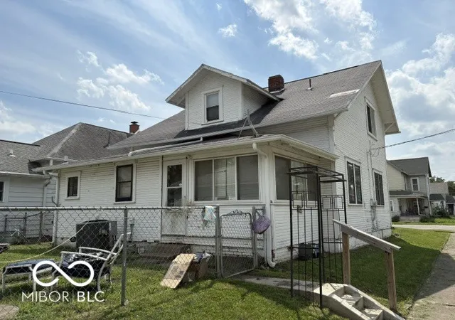 Photo 3 of Single family home for sale at 740 N Jefferson St, Muncie, IN 47305 | MLS# 22113903 | Listing updated on 2026-10-02