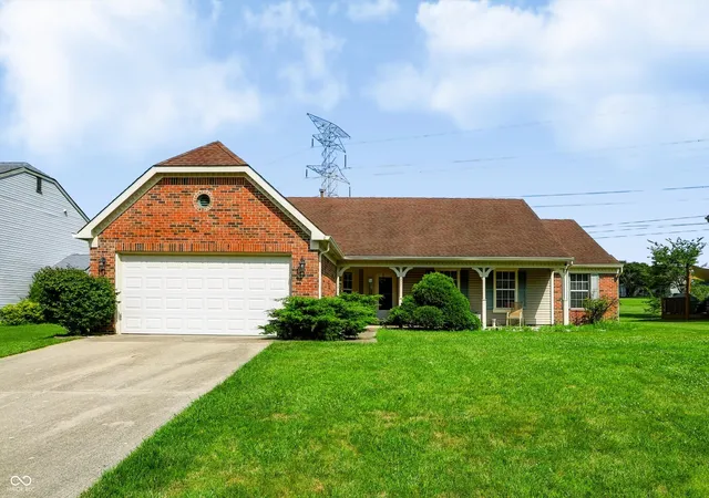 Photo 1 of Single family home for sale at 337 Stoneybrook Grv Dr, Greenwood, IN 46142 | MLS# 22113905 | Listing updated on 2026-10-06