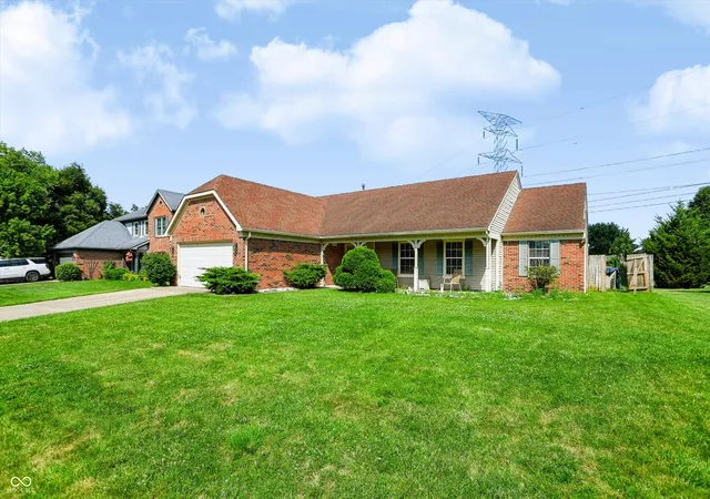Photo 2 of Single family home for sale at 337 Stoneybrook Grv Dr, Greenwood, IN 46142 | MLS# 22113905 | Listing updated on 2026-10-06