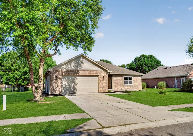2nd image of 4213 S Amber Ct, New Palestine, IN 46163 | MLS# 22113909
