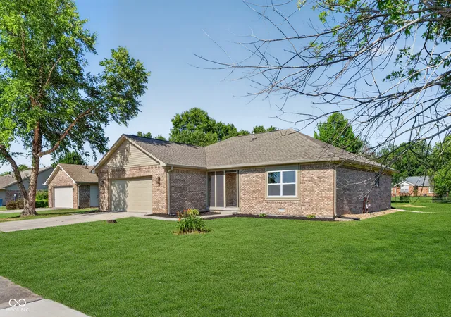 3rd image of 4213 S Amber Ct, New Palestine, IN 46163 | MLS# 22113909