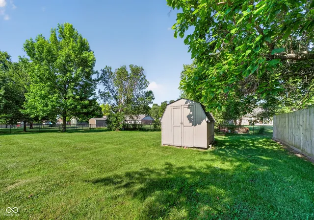 32nd image of 4213 S Amber Ct, New Palestine, IN 46163 | MLS# 22113909