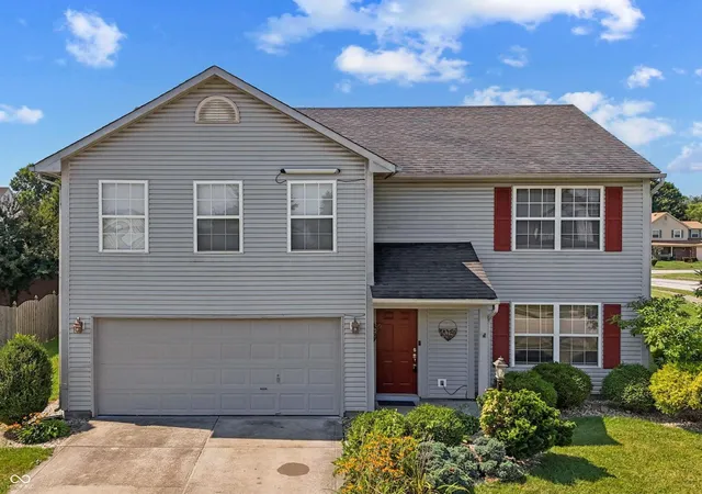 Photo 1 of Sale Pending at 6565 Furnas Rd, Indianapolis, IN 46221 | MLS# 22113915 | Listing updated on 2026-09-01