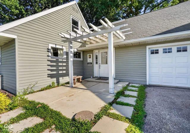 Photo 2 of Sale Pending at 716 Aldridge Dr, Kokomo, IN 46902 | MLS# 22113924 | Listing updated on 2026-09-12