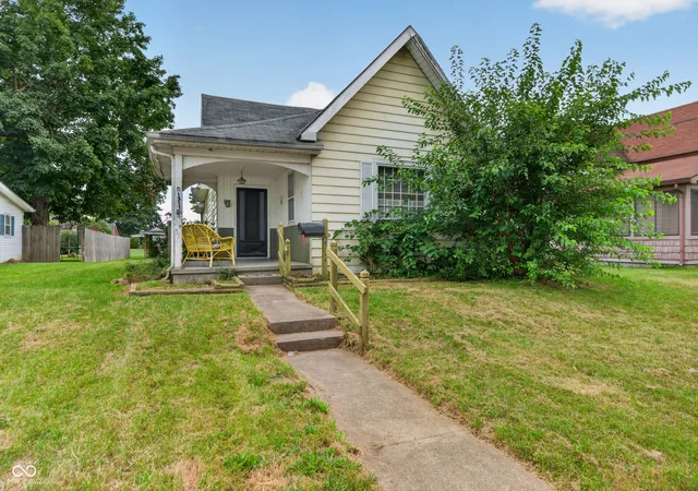 Photo 3 of Single family home for sale at 1311 S J St, Elwood, IN 46036 | MLS# 22113928 | Listing updated on 2026-09-16