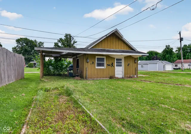 Photo 5 of Sale Pending at 1311 S J St, Elwood, IN 46036 | MLS# 22113928 | Listing updated on 2026-08-25