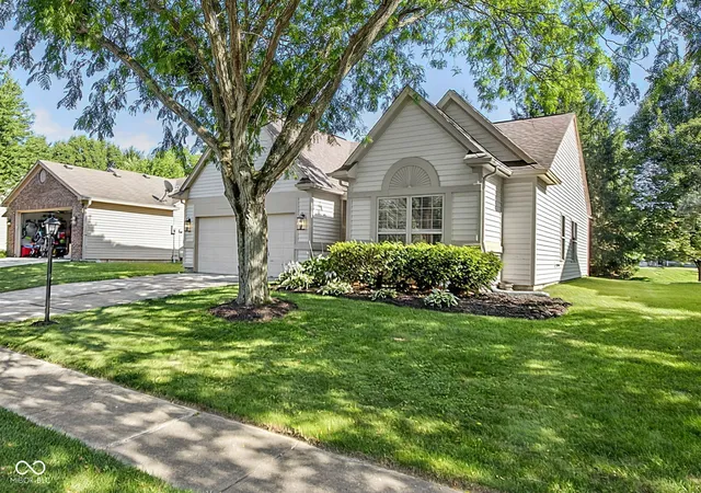 Photo 4 of Sale Pending at 19215 Amber Way, Noblesville, IN 46060 | MLS# 22113937 | Listing updated on 2026-08-24