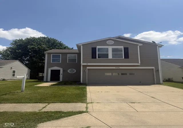 2nd image of 2525 Summerwood Ln, Greenwood, IN 46143 | MLS# 22113987