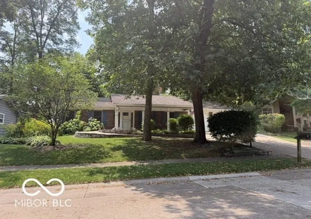 1st image of 17 Sleepy Hollow Ln, Carmel, IN 46032 | MLS# 22114002