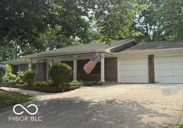 2nd image of 17 Sleepy Hollow Ln, Carmel, IN 46032 | MLS# 22114002