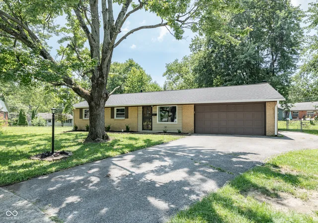 Photo 2 of Single family home for sale at 10325 Rockford Ct, Indianapolis, IN 46229 | MLS# 22114004 | Listing updated on 2026-09-24