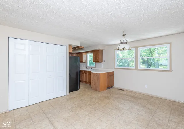 Photo 4 of Single family home for sale at 10325 Rockford Ct, Indianapolis, IN 46229 | MLS# 22114004 | Listing updated on 2026-09-24