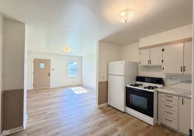 Photo 3 of Single family home for sale at 2550 S Pennsylvania St, Indianapolis, IN 46225 | MLS# 22114005 | Listing updated on 2026-09-30