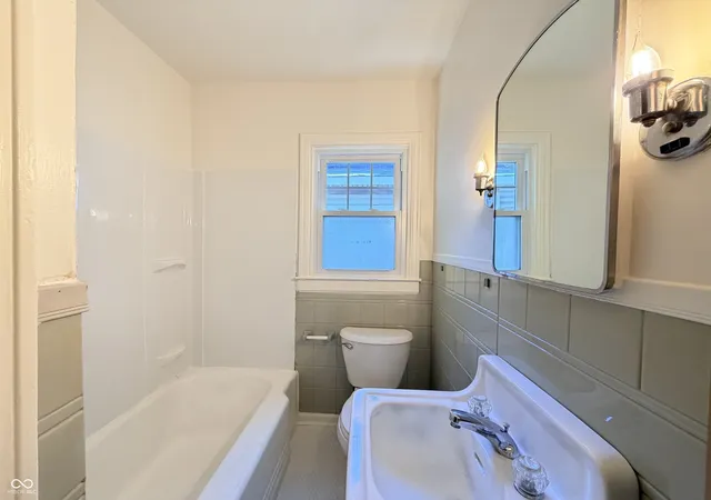 Photo 3 of Single family home for sale at 2550 S Pennsylvania St, Indianapolis, IN 46225 | MLS# 22114005 | Listing updated on 2026-09-30