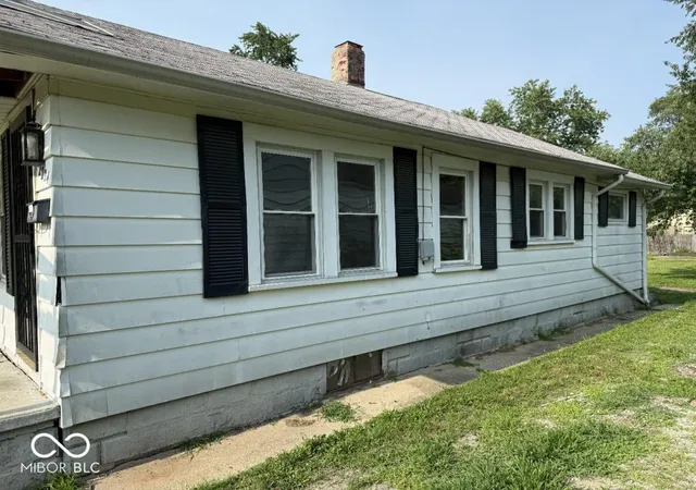 2nd image of 2224 Lafayette St, Anderson, IN 46012 | MLS# 22114007