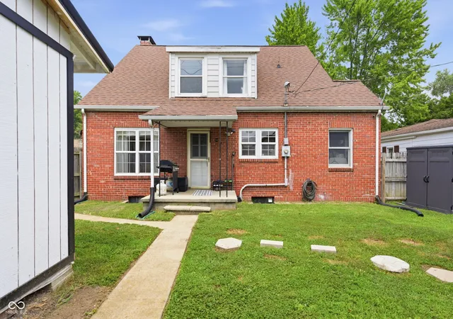 26th image of 1303 16th St, Columbus, IN 47201 | MLS# 22114017