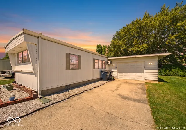 2nd image of 908 Washington Pkwy, Elwood, IN 46036 | MLS# 22114034