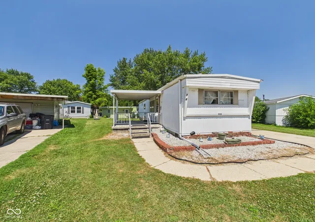 Photo 3 of Sale Pending at 908 Washington Pkwy, Elwood, IN 46036 | MLS# 22114034 | Listing updated on 2026-10-01