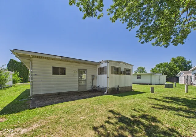 Photo 3 of Sale Pending at 908 Washington Pkwy, Elwood, IN 46036 | MLS# 22114034 | Listing updated on 2026-10-01
