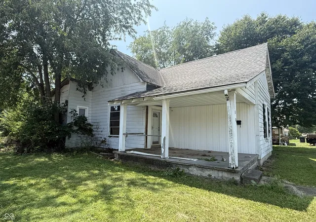 2nd image of 1005 S B St, Elwood, IN 46036 | MLS# 22114040