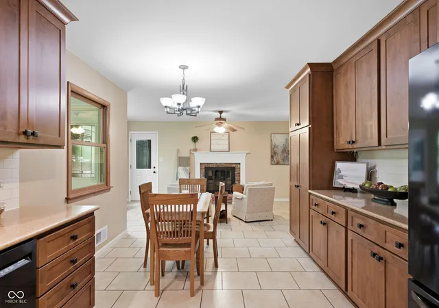 3rd image of 1041 Navajo Trail South, Indianapolis, IN 46260 | MLS# 22114047