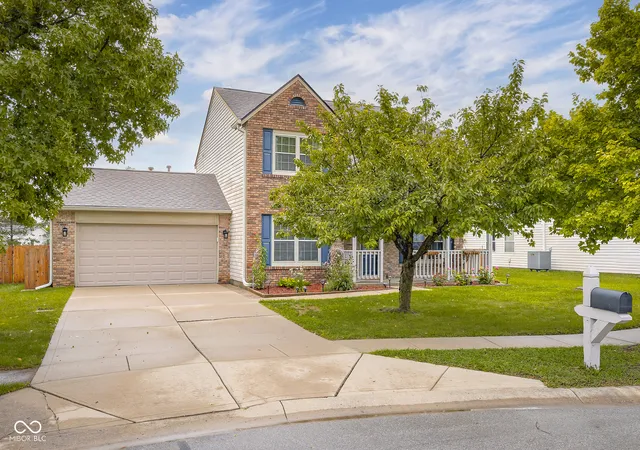 2nd image of 688 Canary Creek Dr, Franklin, IN 46131 | MLS# 22114088