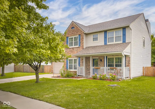Photo 3 of Sale Pending at 688 Canary Crk Dr, Franklin, IN 46131 | MLS# 22114088 | Listing updated on 2026-08-17