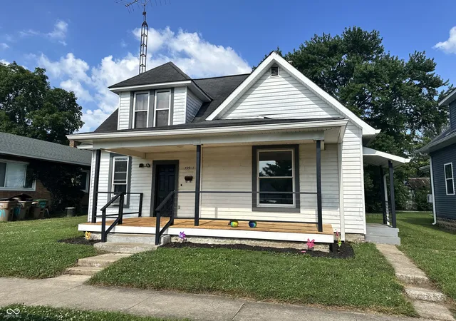 1st image of 739 Maple St, Columbus, IN 47201 | MLS# 22114116