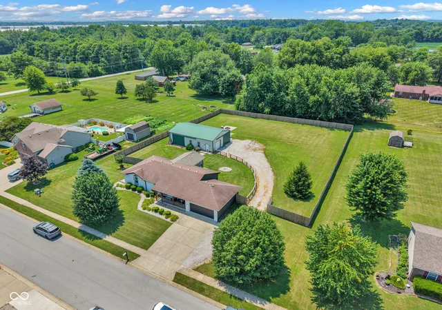 3rd image of 8918 Watkins Ln, Clayton, IN 46118 | MLS# 22114128