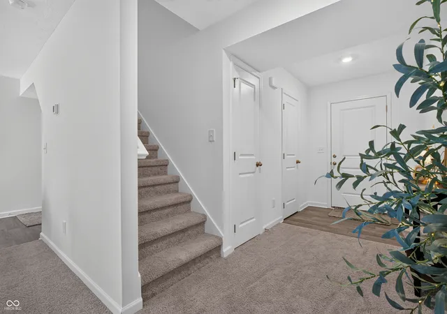 Photo 3 of Sale Pending at 1975 Stella Rock Ct, Columbus, IN 47201 | MLS# 22114150 | Listing updated on 2026-09-02