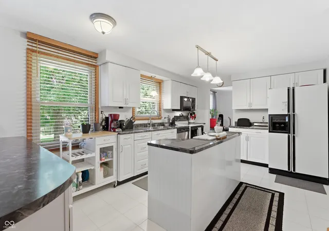 Photo 4 of Single family home for sale at 430 Meadow Cir, Greenwood, IN 46142 | MLS# 22114151 | Listing updated on 2026-08-25