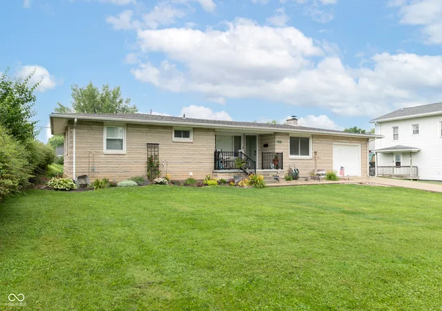 Photo 2 of Single family home for sale at 512 W Washington St, Alexandria, IN 46001 | MLS# 22114155 | Listing updated on 2026-08-26