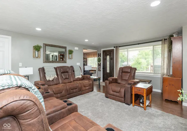 Photo 3 of Single family home for sale at 512 W Washington St, Alexandria, IN 46001 | MLS# 22114155 | Listing updated on 2026-08-26