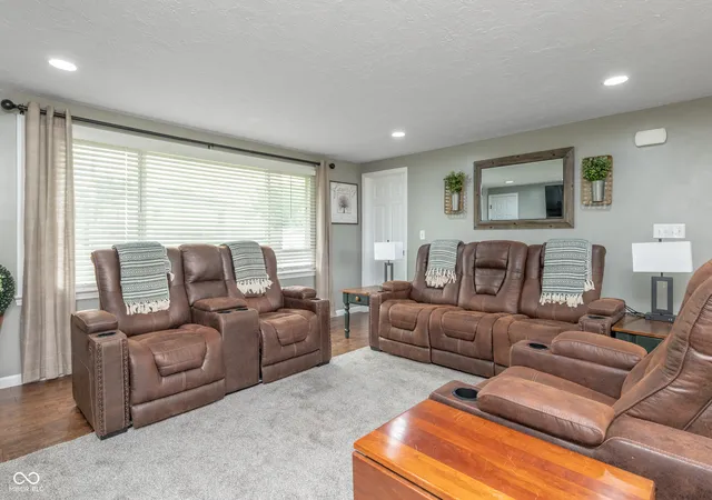 Photo 4 of Single family home for sale at 512 W Washington St, Alexandria, IN 46001 | MLS# 22114155 | Listing updated on 2026-08-26