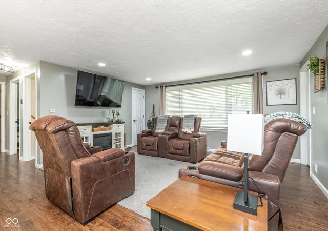 Photo 5 of Single family home for sale at 512 W Washington St, Alexandria, IN 46001 | MLS# 22114155 | Listing updated on 2026-08-26