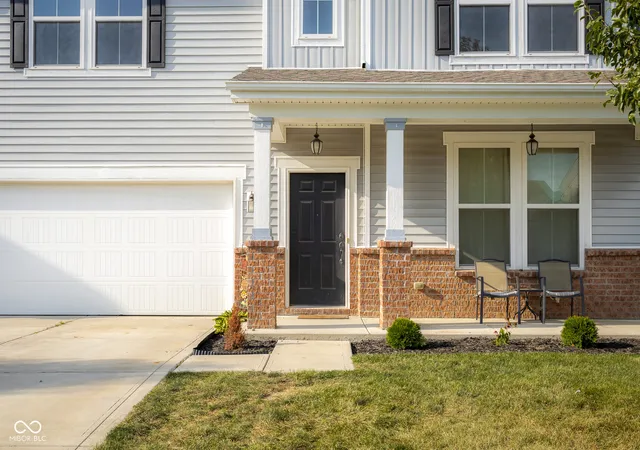 Photo 2 of Single family home for sale at 2432 Creekland Dr, Columbus, IN 47201 | MLS# 22114178 | Listing updated on 2026-09-23