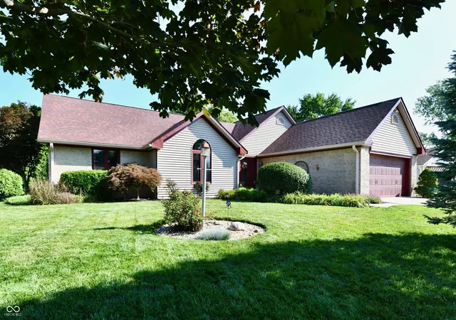 Photo 1 of Single family home for sale at 5006 Essex Dr, Carmel, IN 46033 | MLS# 22114222 | Listing updated on 2026-09-23