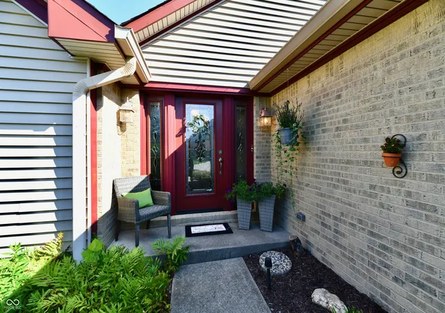 2nd image of 5006 Essex Dr, Carmel, IN 46033 | MLS# 22114222