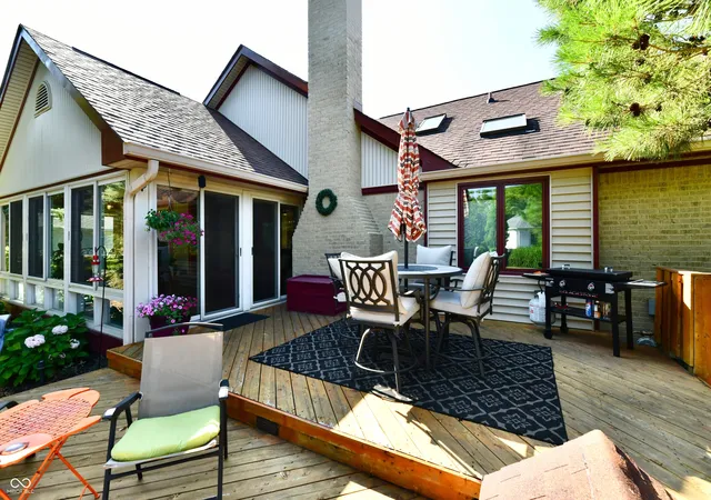 Photo 2 of Single family home for sale at 5006 Essex Dr, Carmel, IN 46033 | MLS# 22114222 | Listing updated on 2026-09-23