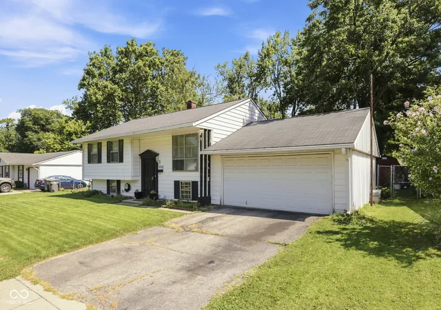Photo 2 of Sale Pending at 5702 Windmill Dr, Indianapolis, IN 46254 | MLS# 22114235 | Listing updated on 2026-07-29