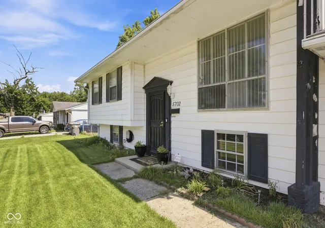 Photo 3 of Sale Pending at 5702 Windmill Dr, Indianapolis, IN 46254 | MLS# 22114235 | Listing updated on 2026-07-29