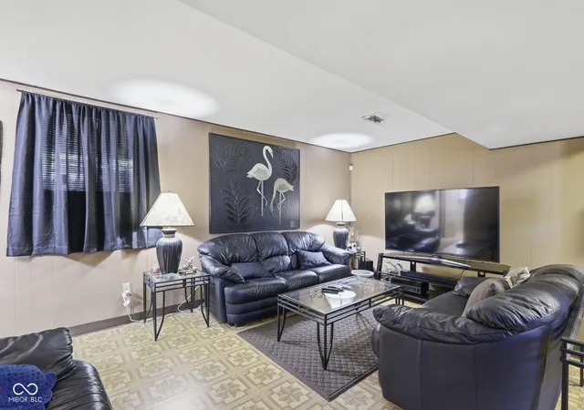 Photo 4 of Sale Pending at 5702 Windmill Dr, Indianapolis, IN 46254 | MLS# 22114235 | Listing updated on 2026-07-29