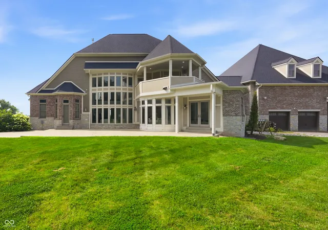 Photo 3 of Single family home for sale at 910 S 800 East, Zionsville, IN 46077 | MLS# 22114242 | Listing updated on 2026-08-19