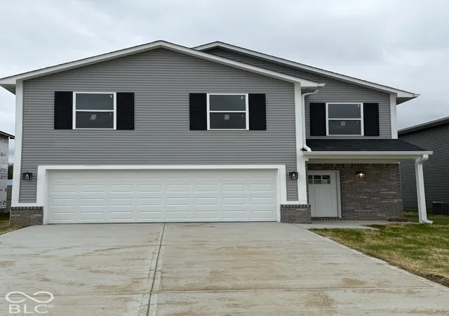 Photo 1 of Single family home for sale at 1076 Tomahawk, Martinsville, IN 46151 | MLS# 22114247 | Listing updated on 2026-10-02