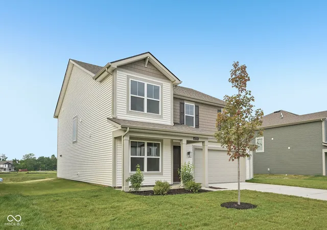 Photo 3 of Sale Pending at 6739 Henley Way, Indianapolis, IN 46221 | MLS# 22114300 | Listing updated on 2026-07-28