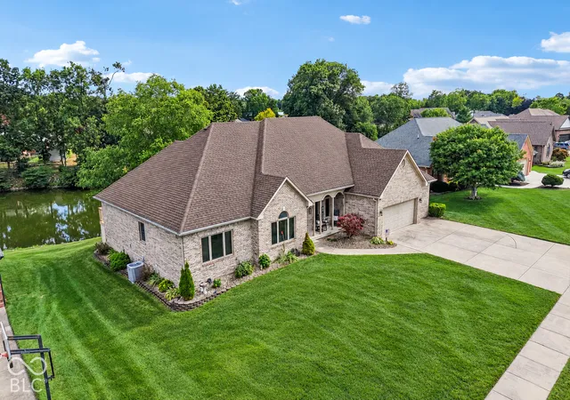 Single family home for sale at 6635 E Ridgeview Ct, Mooresville, IN 46158 | MLS# 22114356