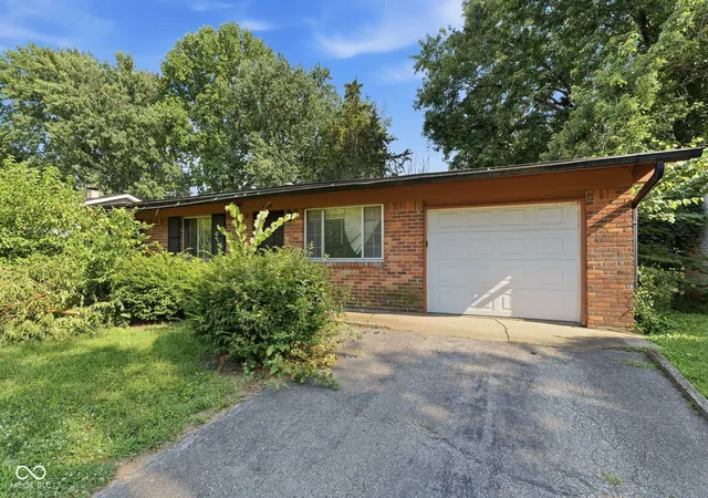 Photo 2 of Sale Pending at 6039 Penway St, Indianapolis, IN 46224 | MLS# 22114392 | Listing updated on 2026-08-11