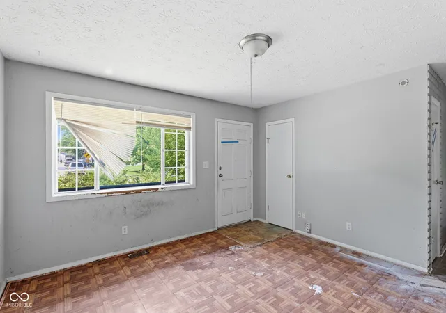Photo 3 of Sale Pending at 6039 Penway St, Indianapolis, IN 46224 | MLS# 22114392 | Listing updated on 2026-08-11